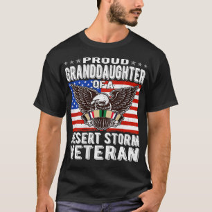 T-shirt Fière Petite-Fille De La Tempête Du Désert Vétéran