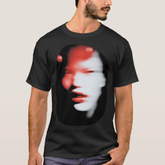 T-shirt Fille asiatique floue