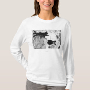 T-shirt Fille jouant avec l'ours CUB dans Seward