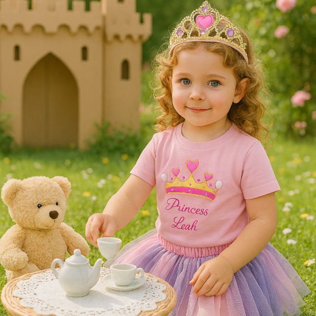 T-shirt fille princesse rose mignonne (A joyful toddler girl at a tea party with a teddy bear. This t-shirt is ideal for a little princess)