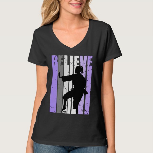 T-shirt Filles pourpres désoeuvrées Croire Karaté Girl Bla (Devant)