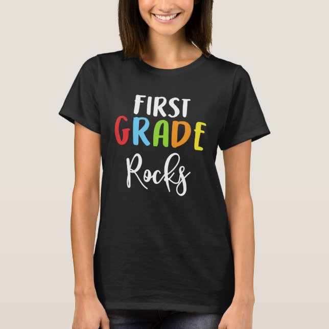 T-shirt First Grade Rocks Teacher Student Back To School K (Devant)