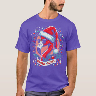 T-shirt flamingo portant lunettes de soleil et chapeau de