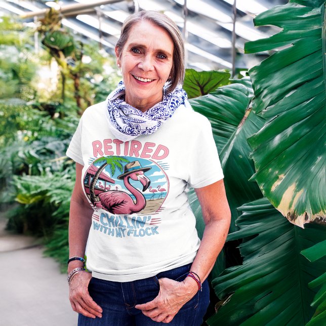 T-shirt Flamingo Tropical Beach Retirement Humor (woman at botanical garden wearing funny flamingo retirement shirt that says chillin with my flock)