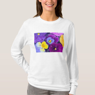 T-shirt Fleurs de pensée flottant dans un bain d'oiseau av