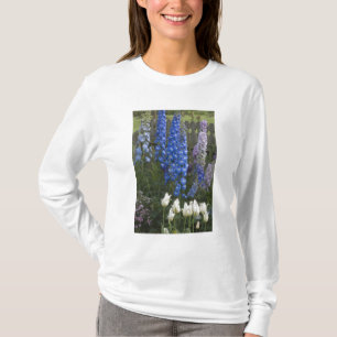 T-shirt Fleurs printanières le long d'un chemin de jardin,