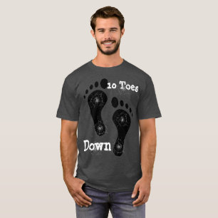 T-shirt foncé de base de 10 orteils vers le bas