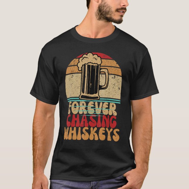 T-shirt Forever Chasing Sunset Retro  Beer  Groovy (Devant)