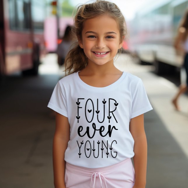 T-shirt Four Ever Young - 4e anniversaire fille cadeau (Créateur téléchargé)