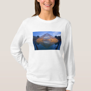 T-shirt France, Paris. Le Louvre au crépuscule. Crédit
