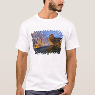 T-shirt France, Paris. Le Louvre au crépuscule. Crédit 3