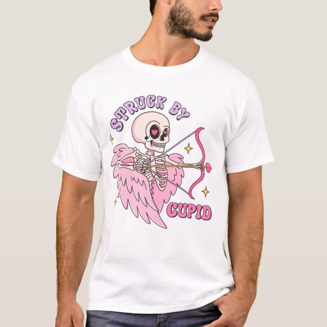 T-shirt Frappé Par Le Squelette Cupide (Devant)
