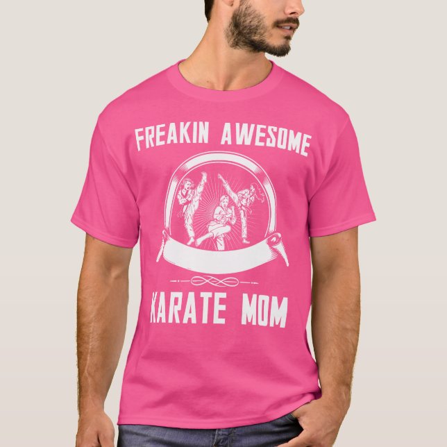 T-shirt Freakin Awesome Karate Maman T Shirt (Devant)