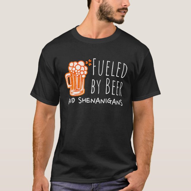 T-shirt Fueled By Beer And Shenanigans Irish Shamrock St P (Devant)