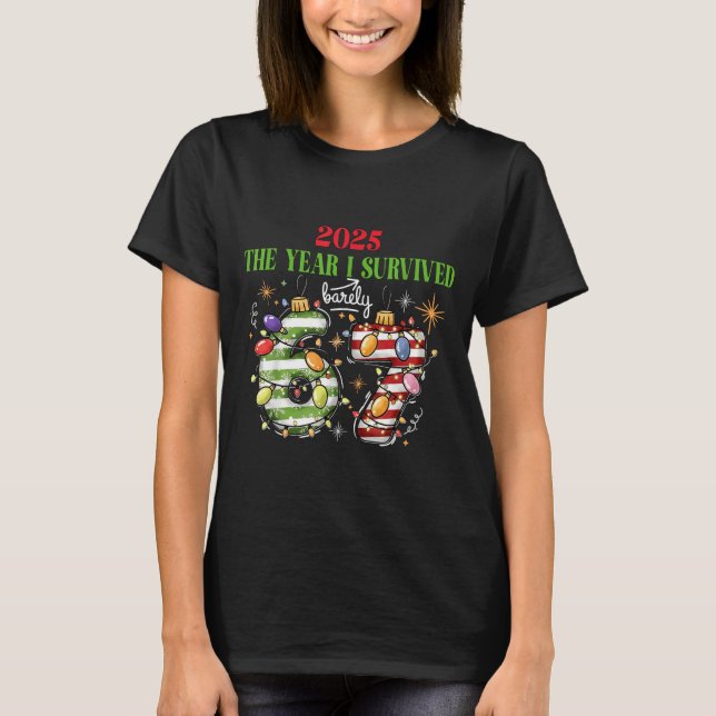 T-shirt Funny 2025 The Year I Survived Barely 67 Christmas (Devant)
