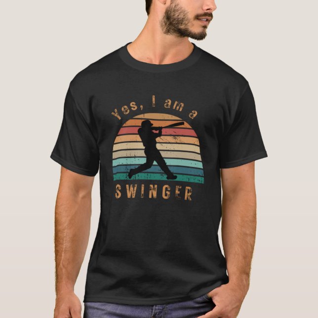 T-shirt Funny Baseball Design (Yes, I am a swinger) retro  (Devant)