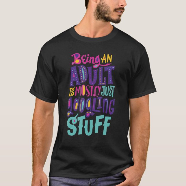 T-shirt Funny Being an adult is mostly just googling stuff (Devant)
