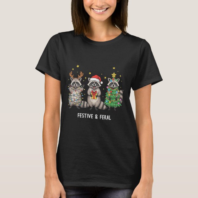 T-shirt Funny Christmas Racoon - Feral But Festive  (Devant)