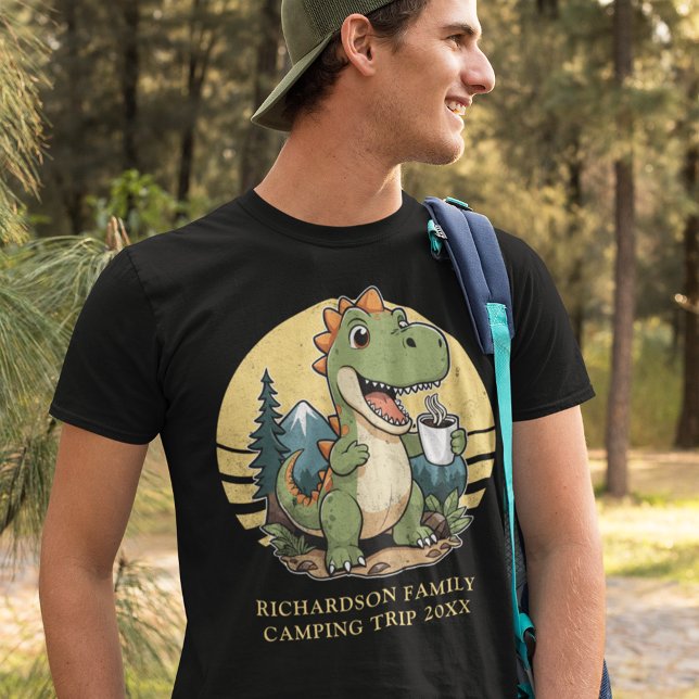 T-shirt Funny Dinosaur Camper Personnalisé Nom de famille  (Créateur téléchargé)