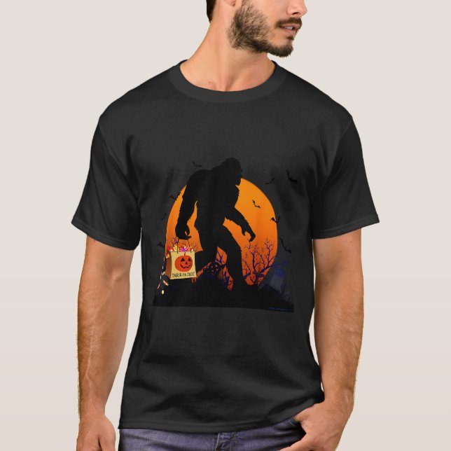 T-shirt Funny Halloween Bigfoot Trick Or Treating Full Moo (Devant)