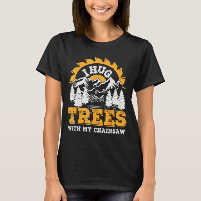 T-shirt Funny I Hug Trees Chainsaw Logger Mountain Design  (Devant)