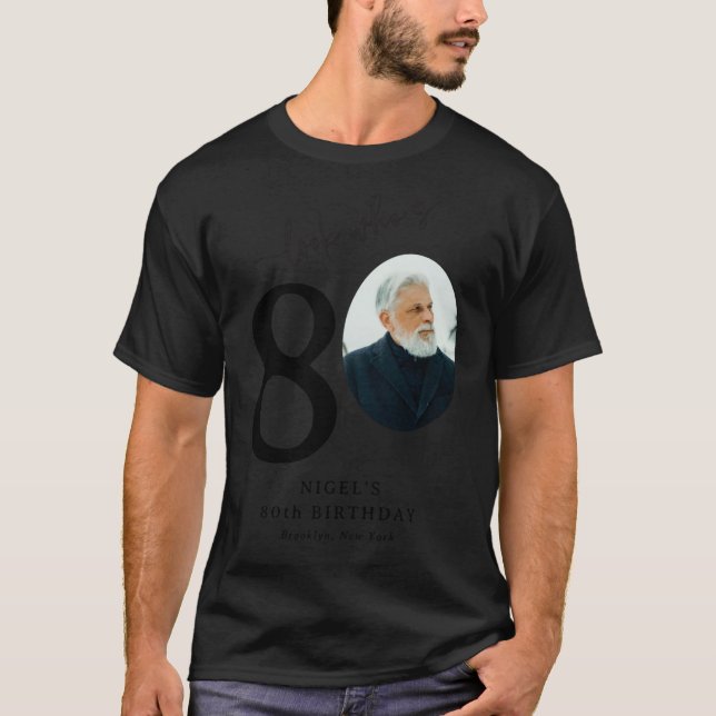 T-shirt Funny Look Whos 80 Stylish 80th Birthday  (Devant)