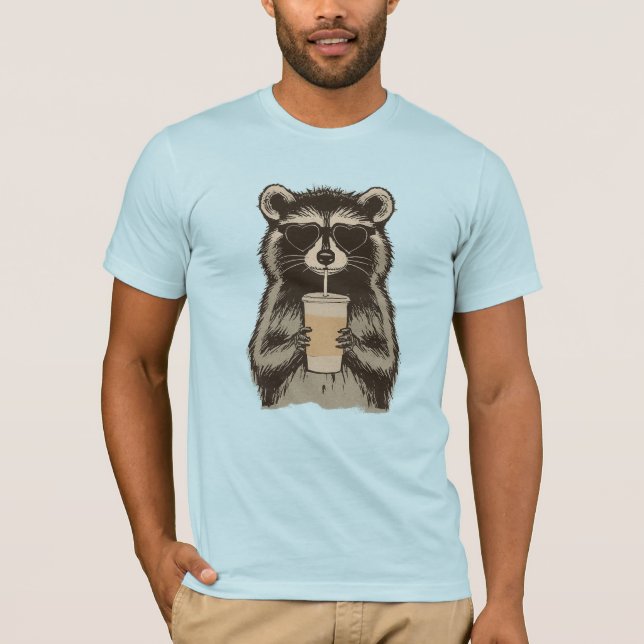 T-shirt Funny Raccoon Drinking Iced Coffee (Devant)