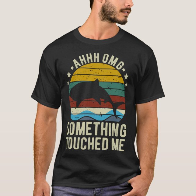 T-shirt Funny Shark OMG Quelque chose m'a touché Mèmes Gar (Devant)