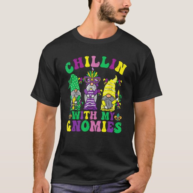T-shirt Funny Three Cute Gnomes Mardi Gras Chillin With My (Devant)