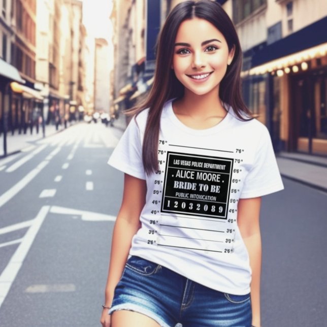 T-shirt Fureur photo de la police de parti personnalisée (Hilarious custom police mugshot parody sign, bride to be t-shirt.)