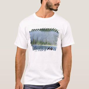 T-shirt Garçons pêchant sur le lac Waterfowl, Banff Nation