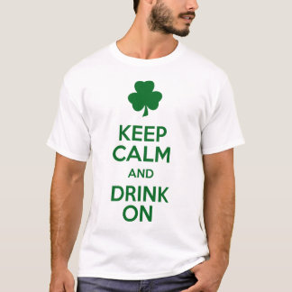 T-shirt Gardez le calme et buvez dessus - la chemise drôle