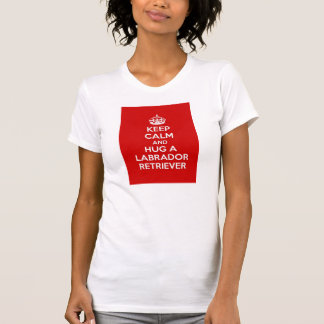 T-shirt Gardez le calme et étreignez labrador retriever