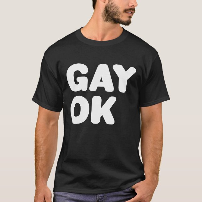 T-shirt GAY OK Big Text Logo LGBT Design Blanc Sur Noir (Devant)
