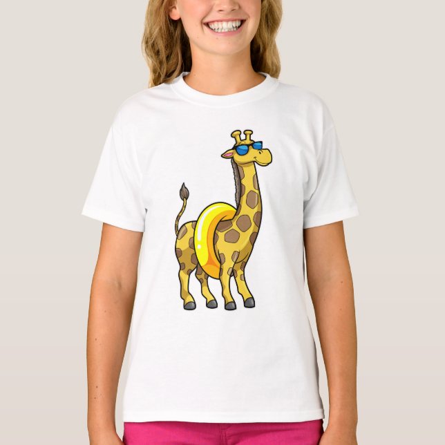T-shirt Girafe sur la plage avec anneau de natation et lun (Devant)
