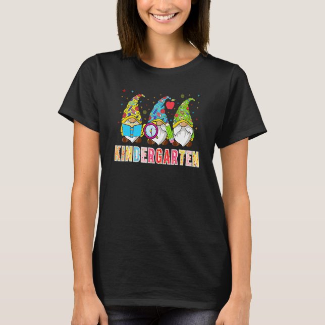 T-shirt Gnomes Équipe de maternelle Enseignant de première (Devant)