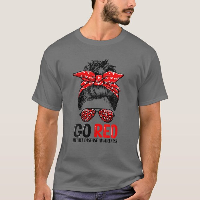 T-shirt Go Red Messy Bun Femmes En Février - Maladie cardi (Devant)