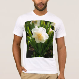 T-shirt Grandes jonquilles blanches par un jour de printem