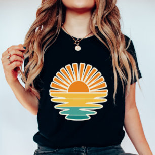 T-shirt Graphique de coucher de soleil rétro ; Soleil et m