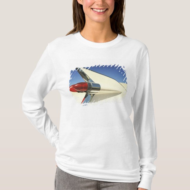 T-shirt Graphique : Plan rapproché d'aileron et de feu (Devant)