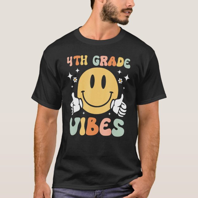 T-shirt Groovy 4th Grade Vibes Face Retro Teachers Back To (Devant)
