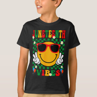 T-shirt Groovy juneteenth vibes day celebrating black