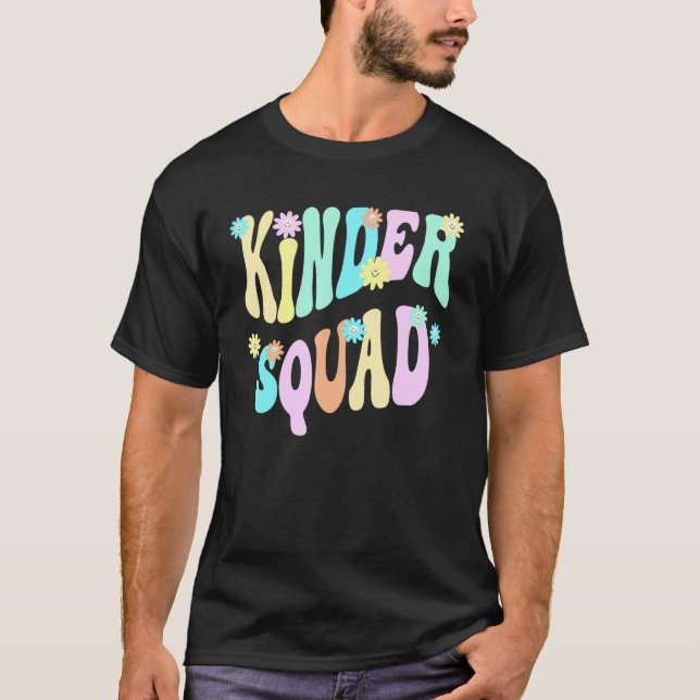 T-shirt Groovy Kindergarten Squad School Teacher Kinder Re (Devant)