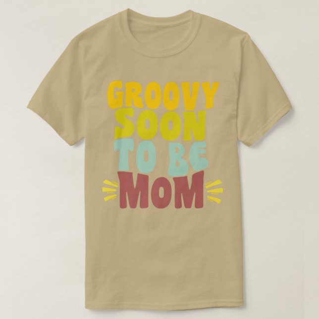 T-shirt Groovy Soon To Be Mom Retro Pregnancy Announcement (Design devant)