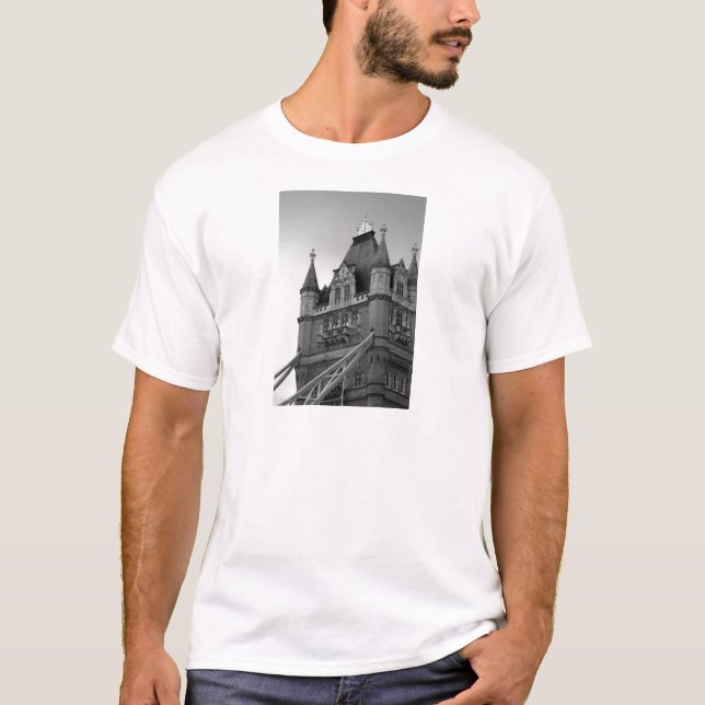 T-shirt Gros plan du London Tower Bridge (Devant)
