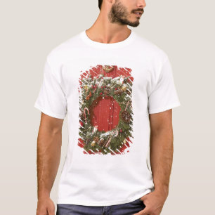T-shirt Guirlande de Noël accrochant sur une porte