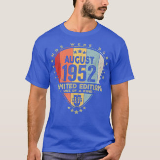 T-shirt Guitar PickLegends Were Born In August 1952 Guitar