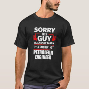 T-shirt Guy Est Pris Par Un Ingénieur Fumeur De Pétrole Ch