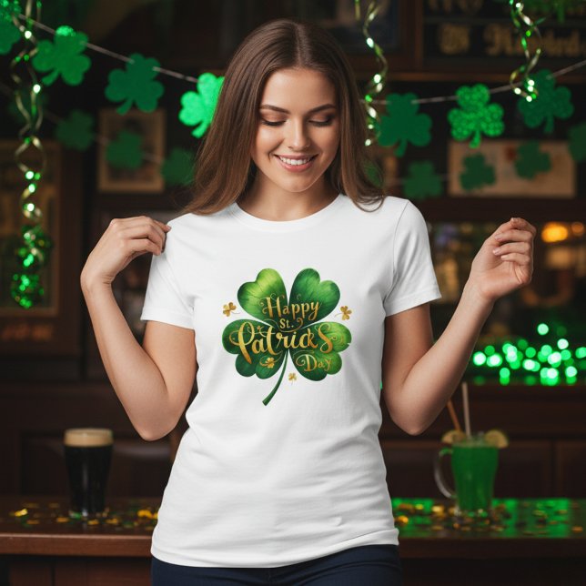T-shirt Happy St Patrick's Day pour le Clover à quatre feu (Four Leaf Clover Happy St Patrick's Day T-Shirt)