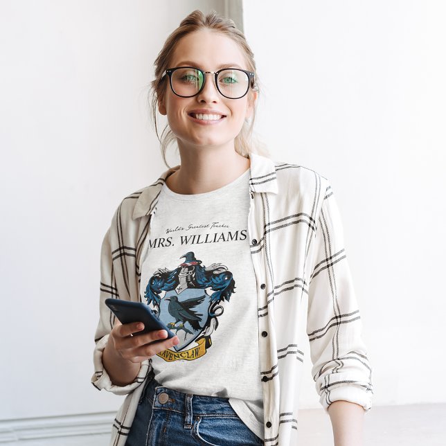 T-shirt Harry Potter | Professeur Ravenclaw Personnalisé (Person wearing T-Shirt)